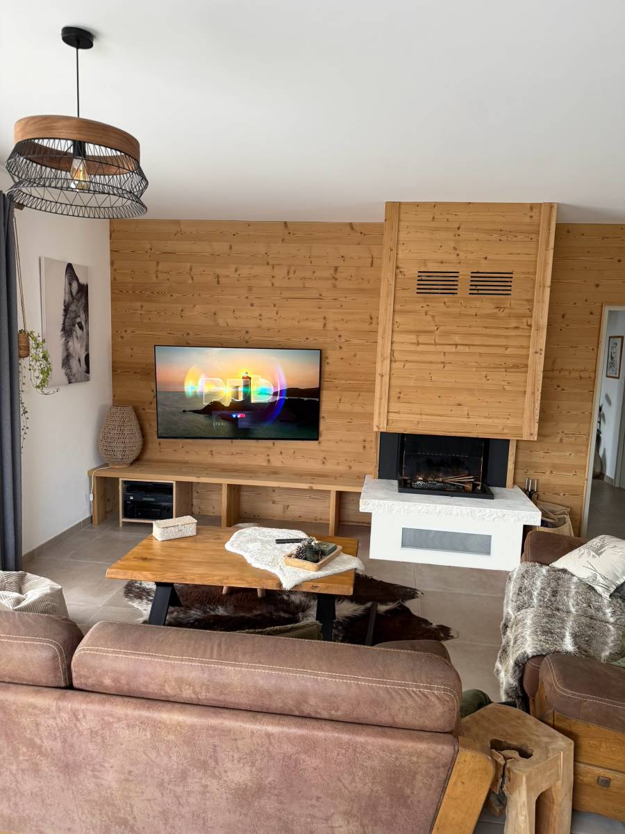 Conception d’une Cheminée TOTEM 3 faces à bois sur Corbières en Provence proche de Manosque