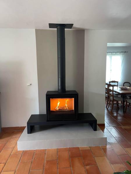 Installation d’un Poêle Cheminée à Bois Français sur Venelles