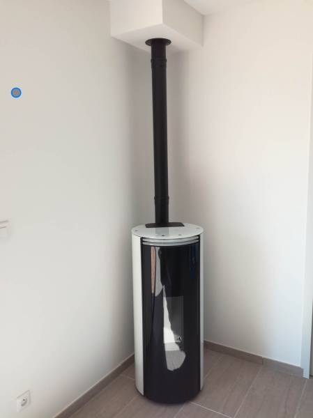 Installation d’un poêle à granules SKIA DESIGN sur Meyrargues proche d’Aix en Provence