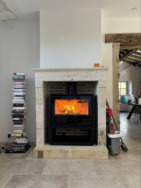Installer un poêle cheminée à bois moderne et fabriqué en FRANCE de marque SEGUIN à Aix-en-Provence