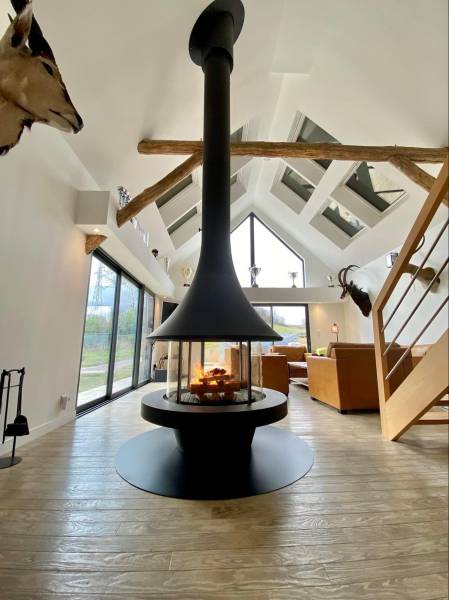 Installation d’une cheminée centrale à bois de marque JC BORDELET sur Aix-en-Provence