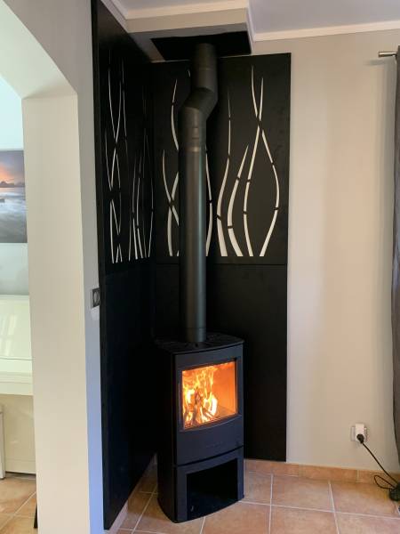 Pose d’un petit poêle à bois scandinave de marque WIKING sur Aix-en-Provence