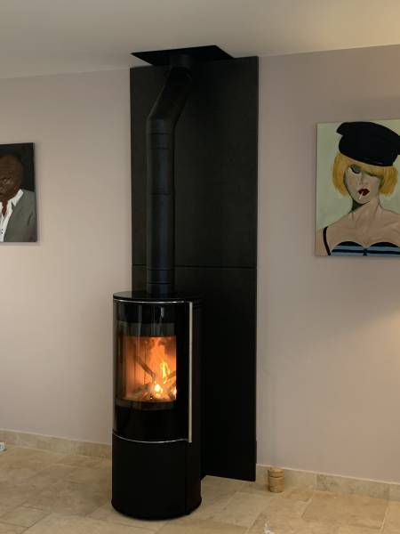 Installation d’un poêle à bois de marque FIREPLACE sur Le Puy-Sainte-Réparade