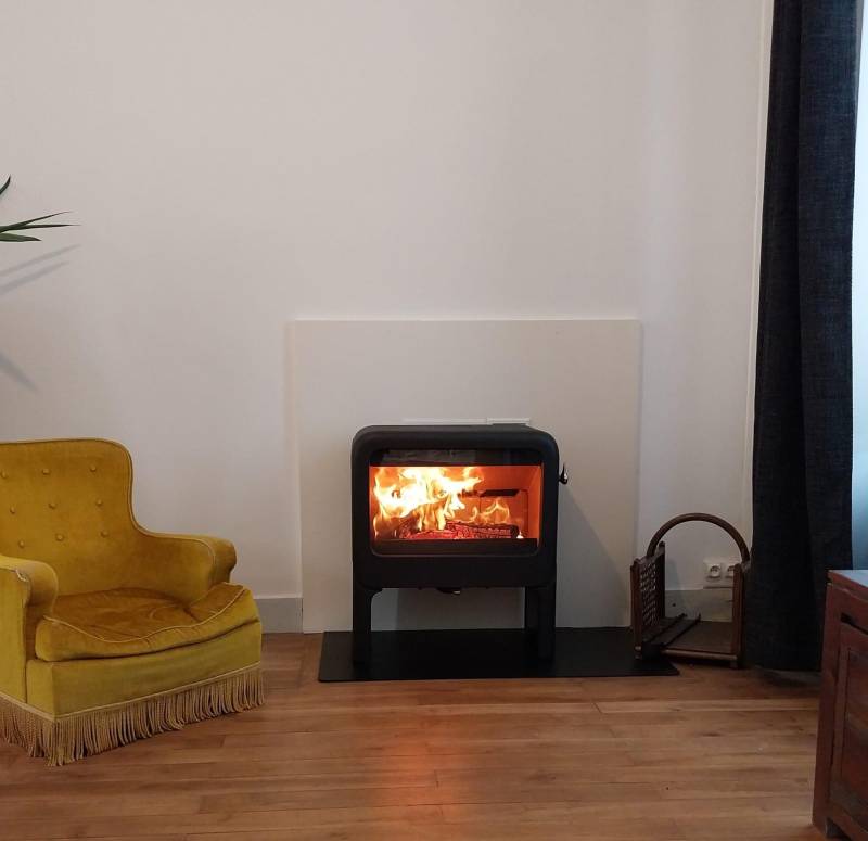 Pose d’un poêle à bois en fonte de marque Dovre et création d’un conduit isolé sur Aix-en-Provence
